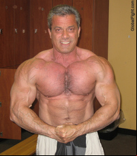 hot muscle guys plog muscles men hot muscular gym jocks pumped man flexing muscle huge arms photos personals profiles massively well built hunky sexy bodybuilders